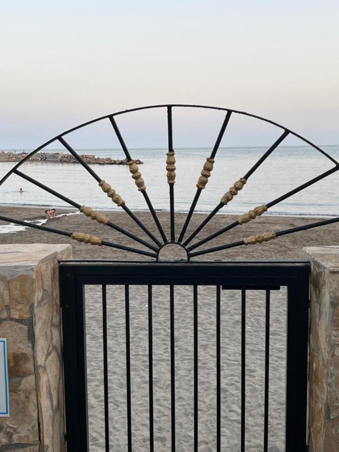 Playa Cristo Amazing Beach Terrace Appartment Estepona Luaran gambar